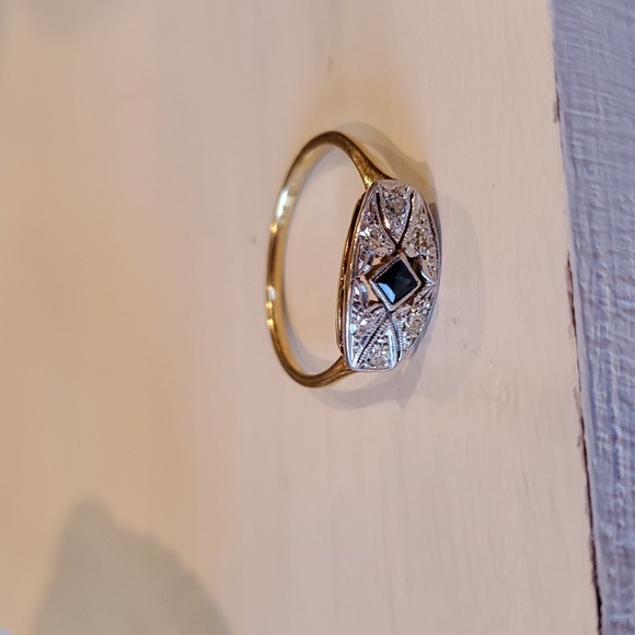 Vintage Sapphire and Diamond Ring - Picture 3 of 6